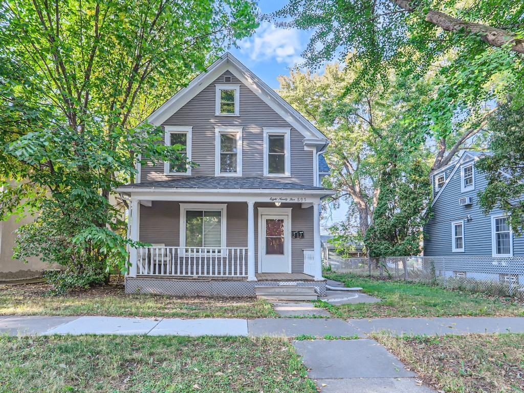 Property Photo: 895 Rose Avenue E MN 55106
