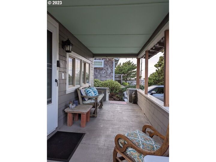 House for sale in Lincoln City 1300 NW 14th St, Lincoln City, OR 97367