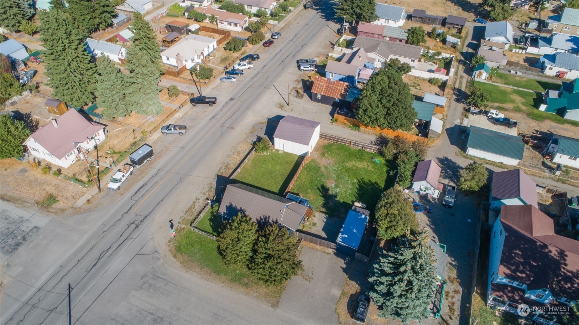 Property Photo: 802 E Second Street WA 98922