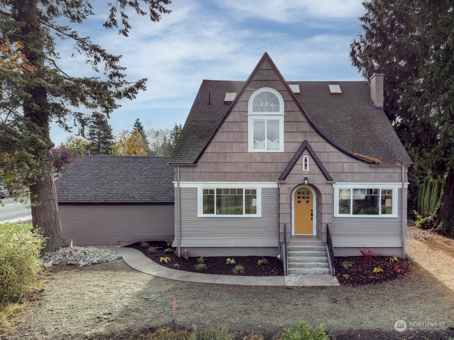 Property Photo:  1230 Hillcrest Drive  WA 98290 