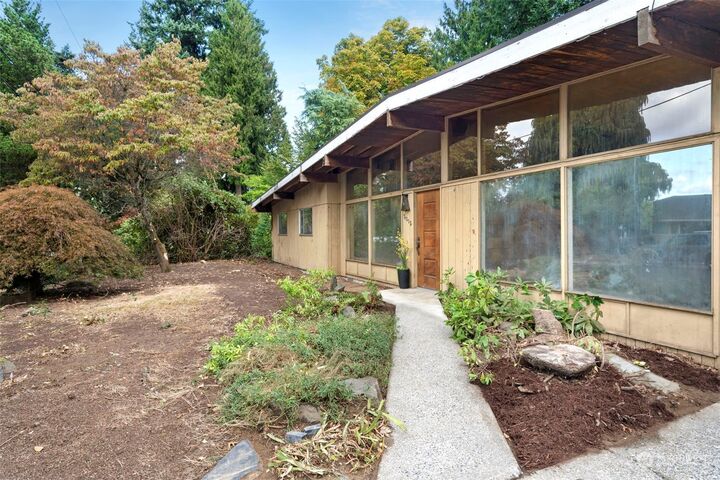 Property Photo: 2012 9th Street W WA 98033