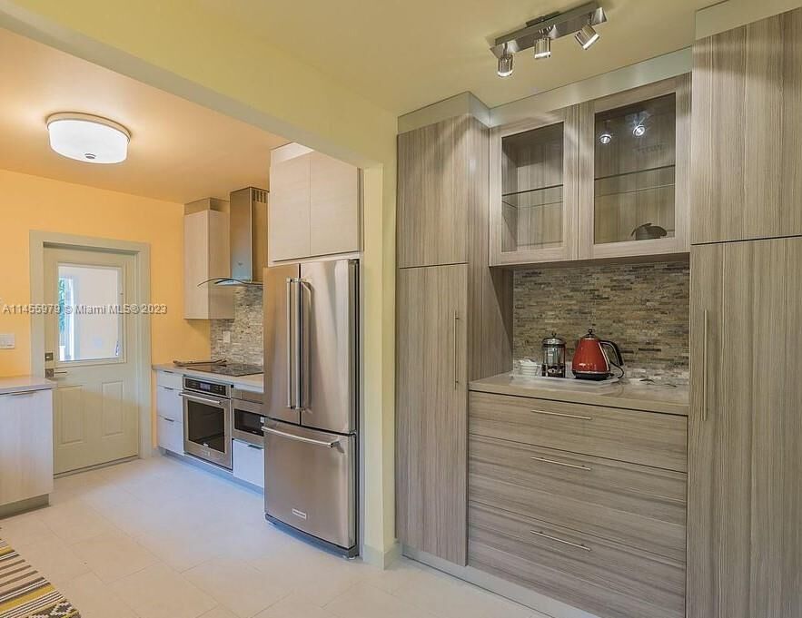Property Photo: 4737 NE Miami Pl FL 33137