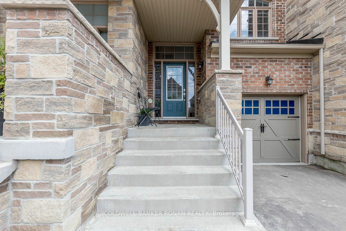 Property Photo: 176 Sunset Terr ON L4H4S1