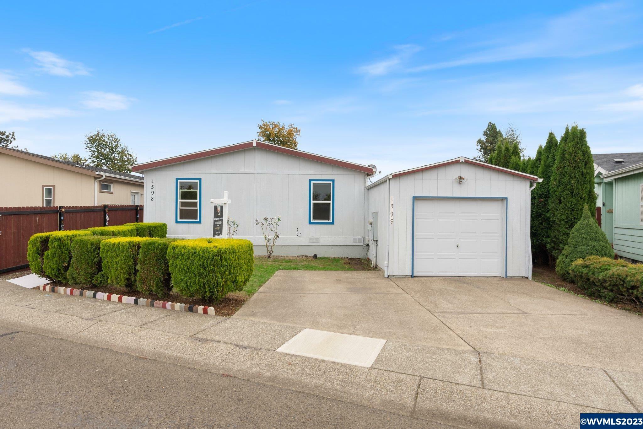 Property Photo:  1598  Granite St  OR 97071 