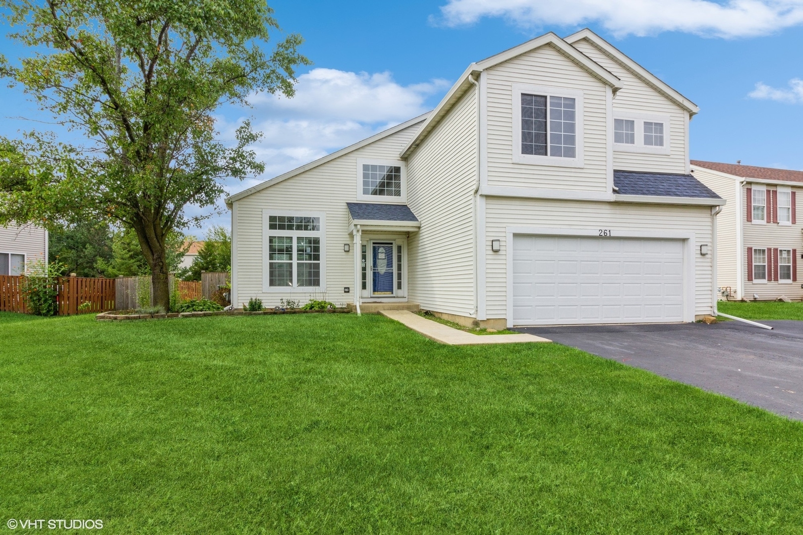 Property Photo: 261 Paradise Parkway IL 60543