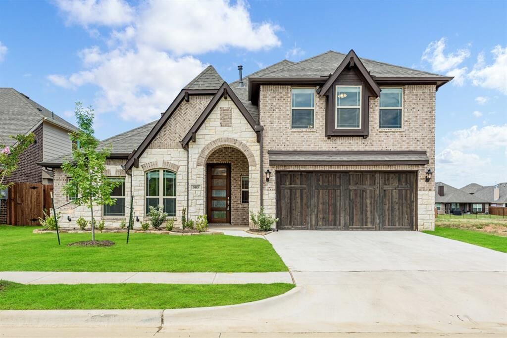 Property Photo: 505 Livia Street TX 76028