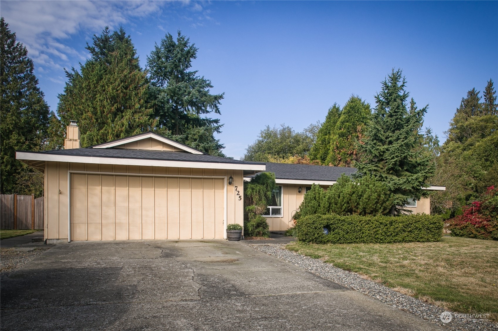 Property Photo:  725 Upland Drive  WA 98273 