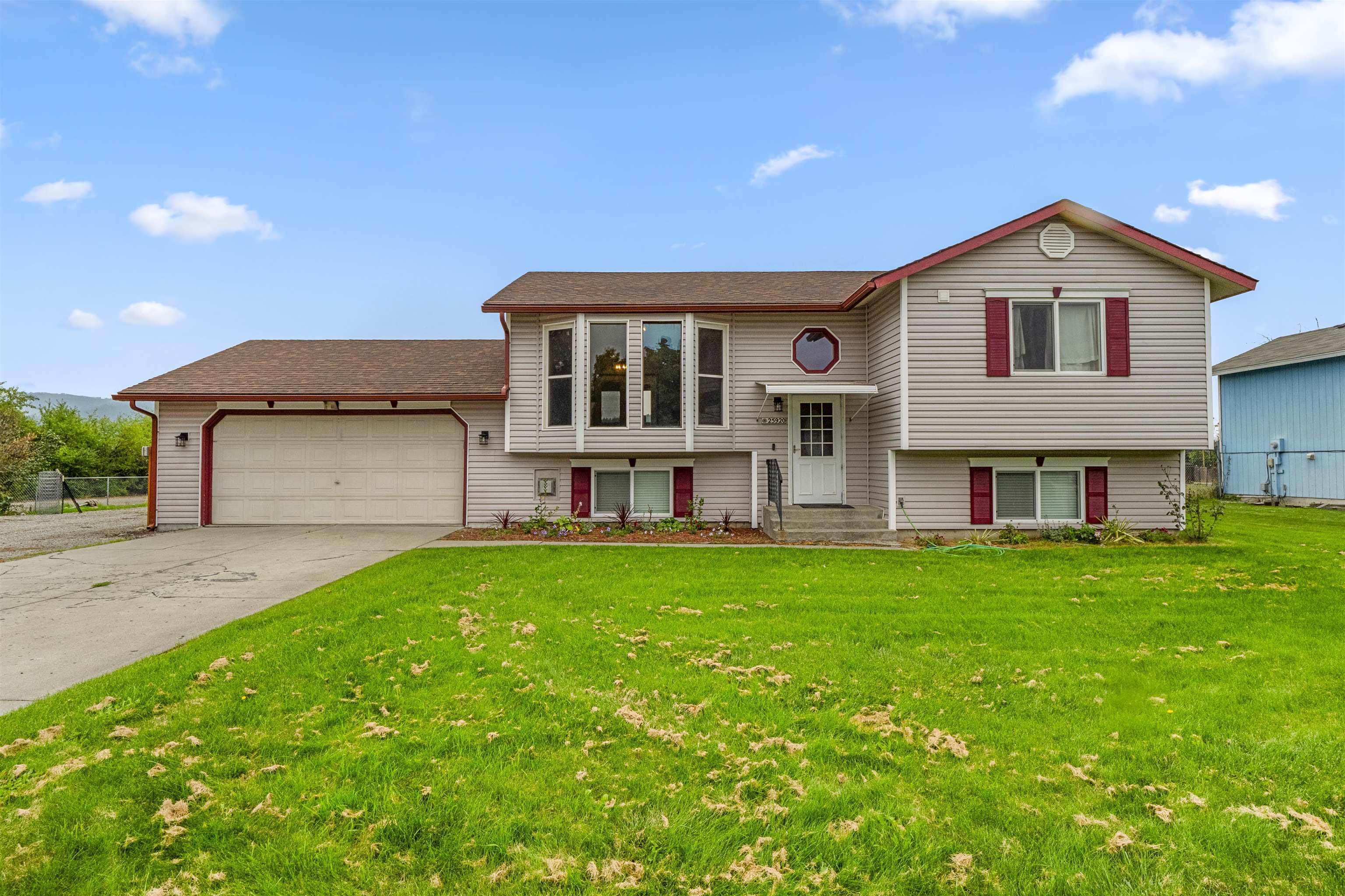 Property Photo: 25920 E Wabash Ave WA 99025