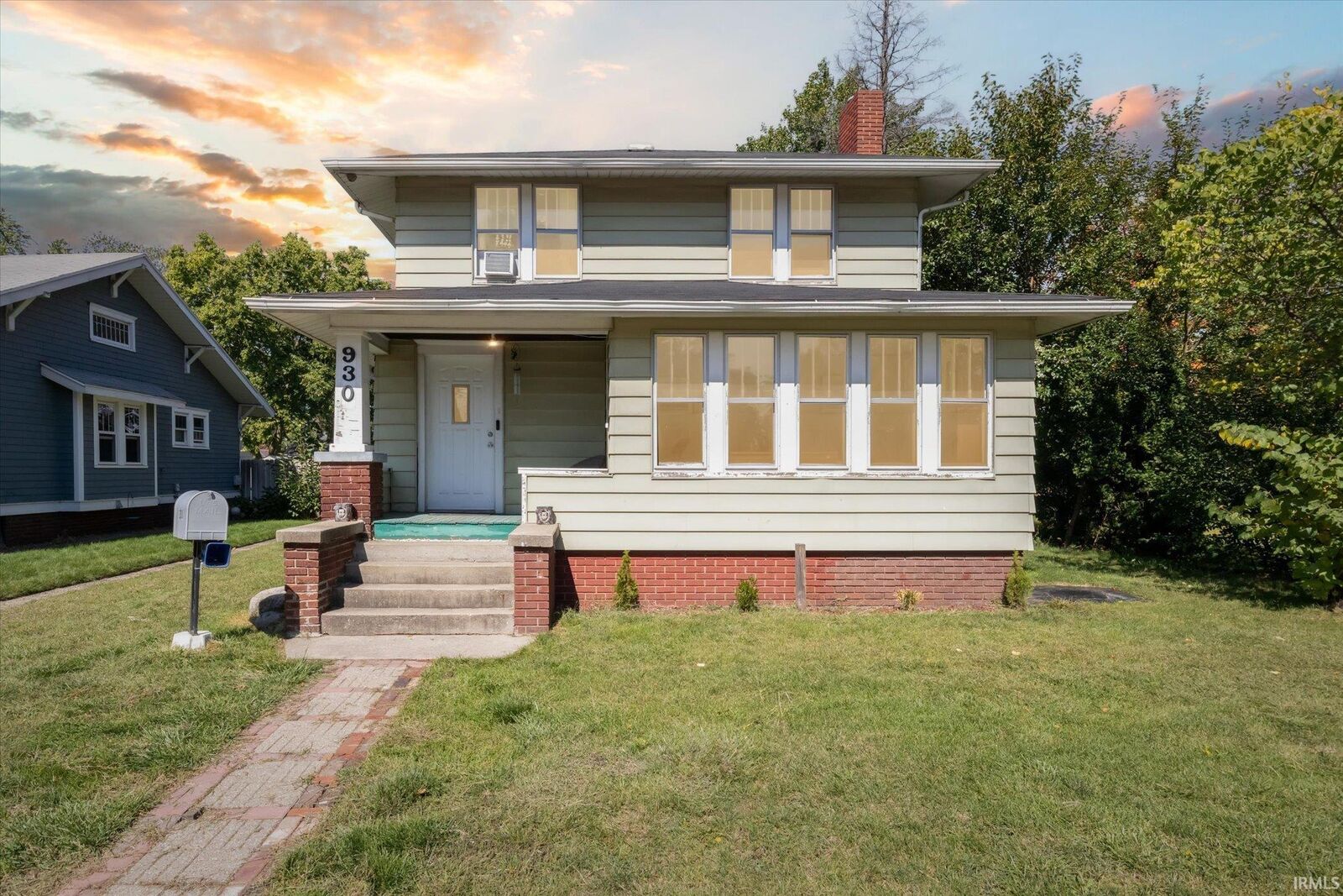 Property Photo:  930 E Beardsley Avenue  IN 46514-3508 