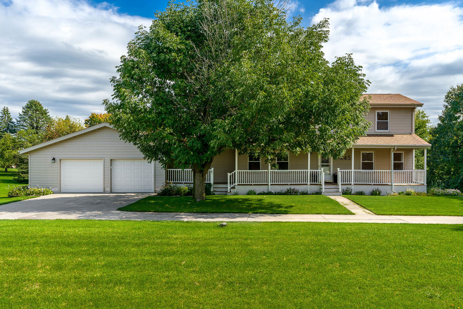 Property Photo: 9445 Roanoak Drive IL 61107