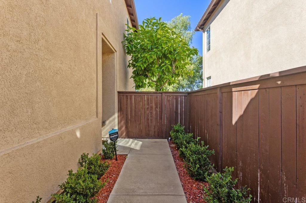 Property Photo:  524 Avenida Ortega  CA 92078 