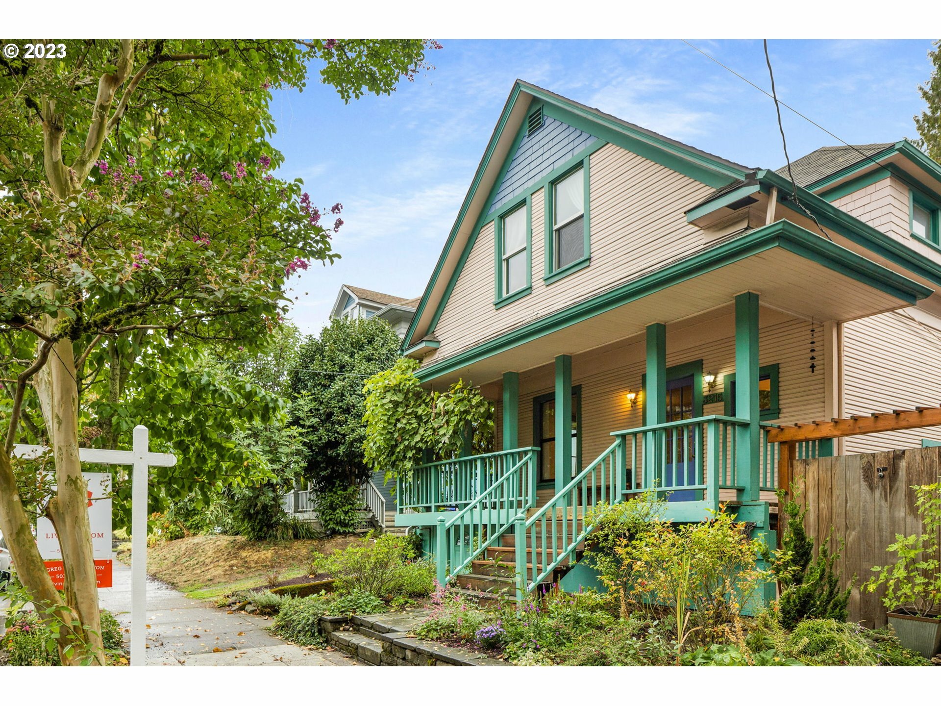3215 SE Taylor St  Portland OR 97214 photo
