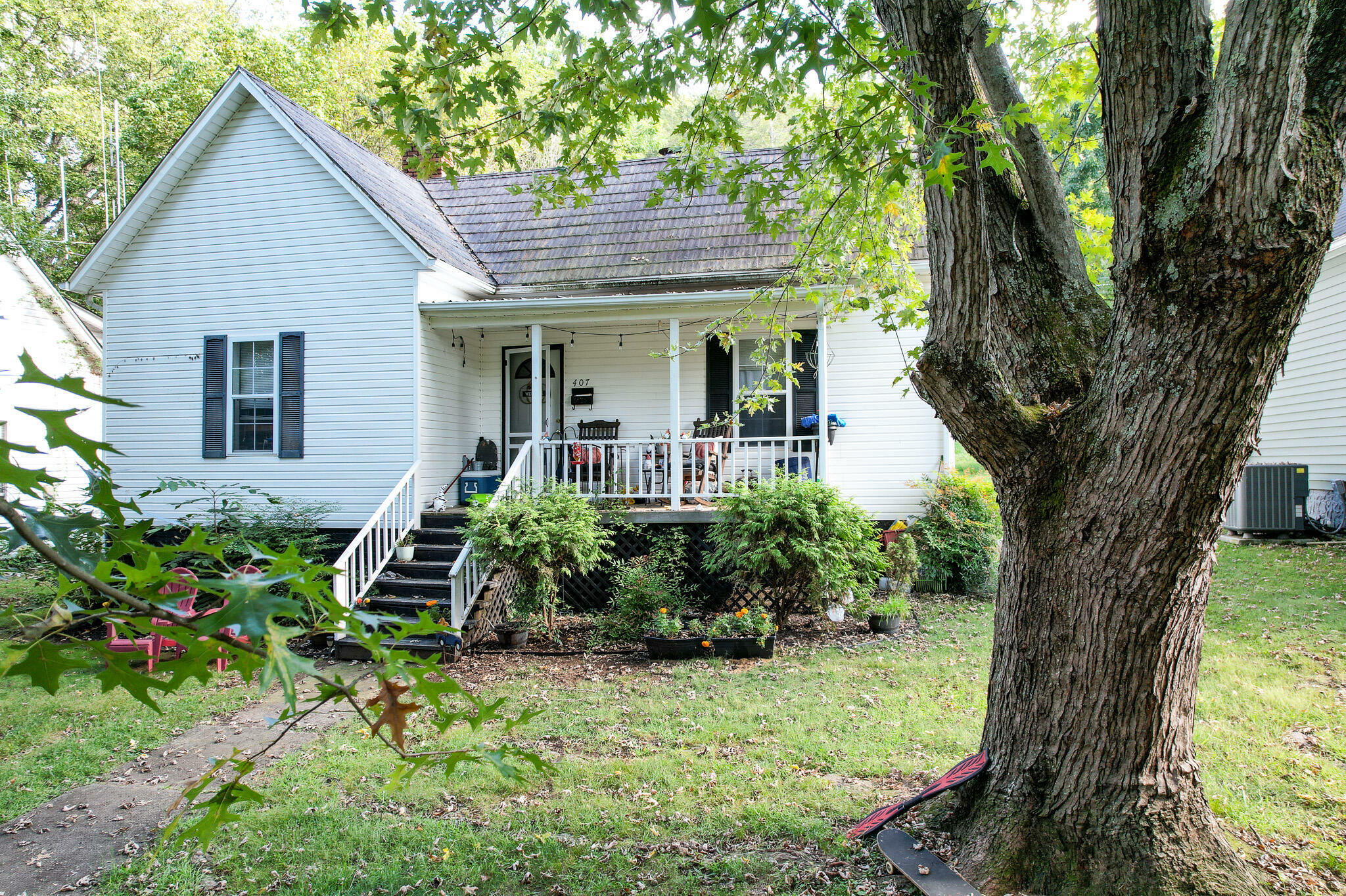 Property Photo:  407 West Poplar Street  TN 37604 