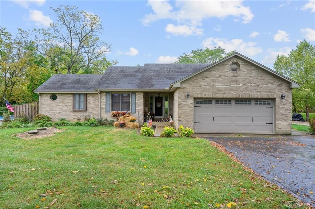 Property Photo:  