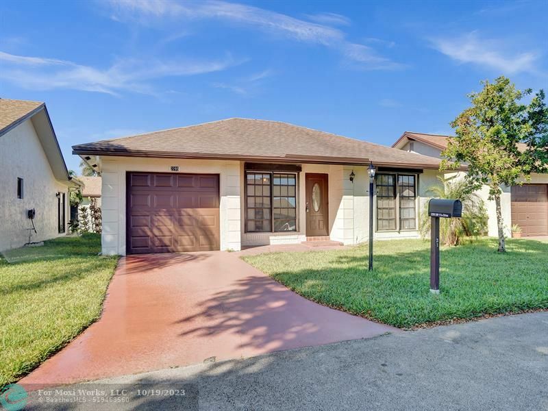 Property Photo: 2295 SW 17th Dr FL 33442