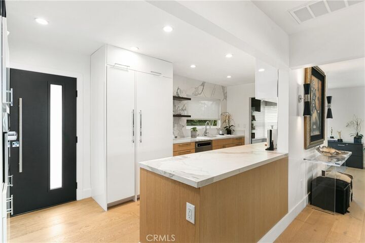 Property Photo:  335 Santa Ana Avenue  CA 90803