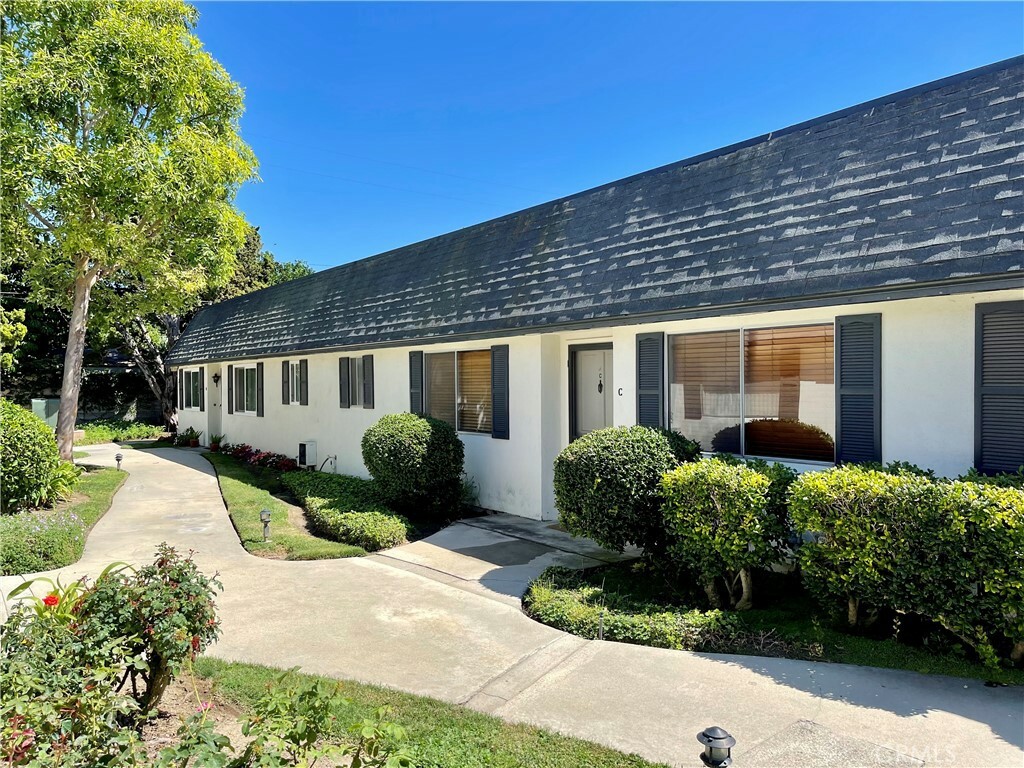 Property Photo:  1324 Victoria Drive 11  CA 92831 