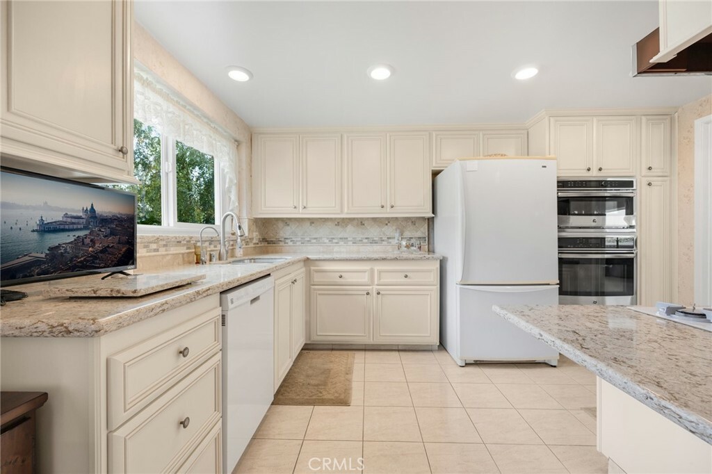 Property Photo:  2810 Winchester Street  CA 92835 