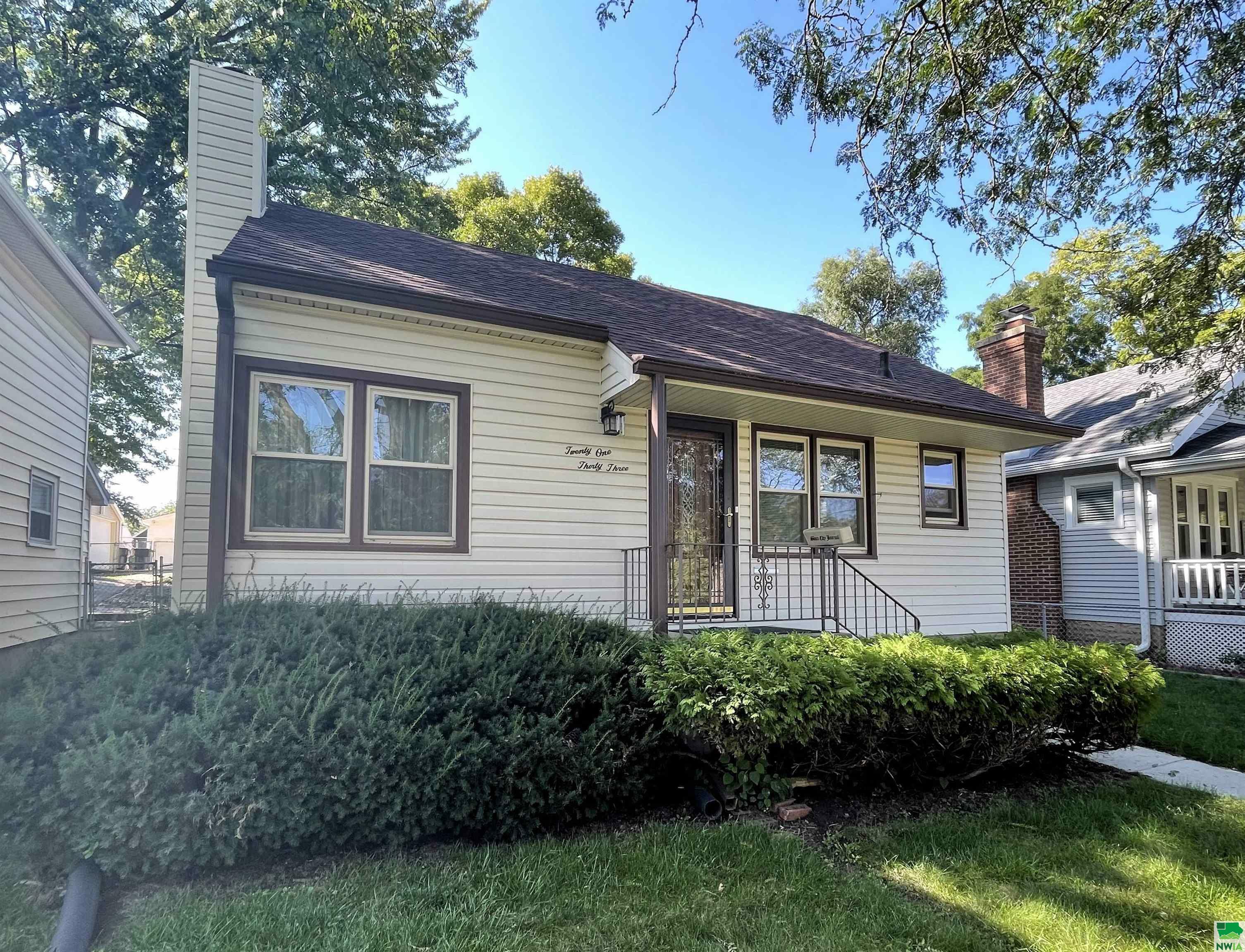 Property Photo:  2133 S Lemon St.  IA 51106 