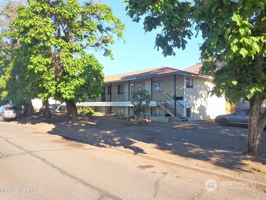 Property Photo:  702 N 2nd Street  WA 98902 