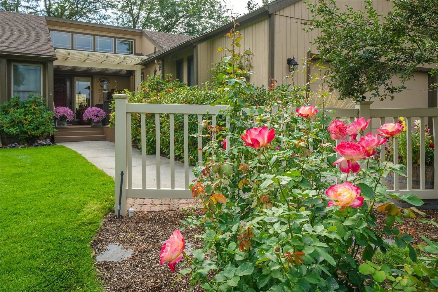 Property Photo: 4406 E Red Roan Dr WA 99217