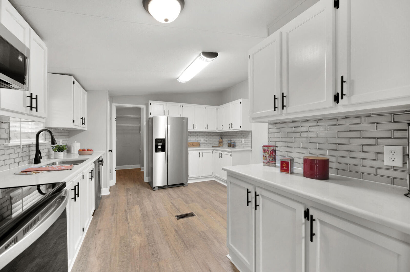 Property Photo:  223 E Primrose Avenue  FL 32433 