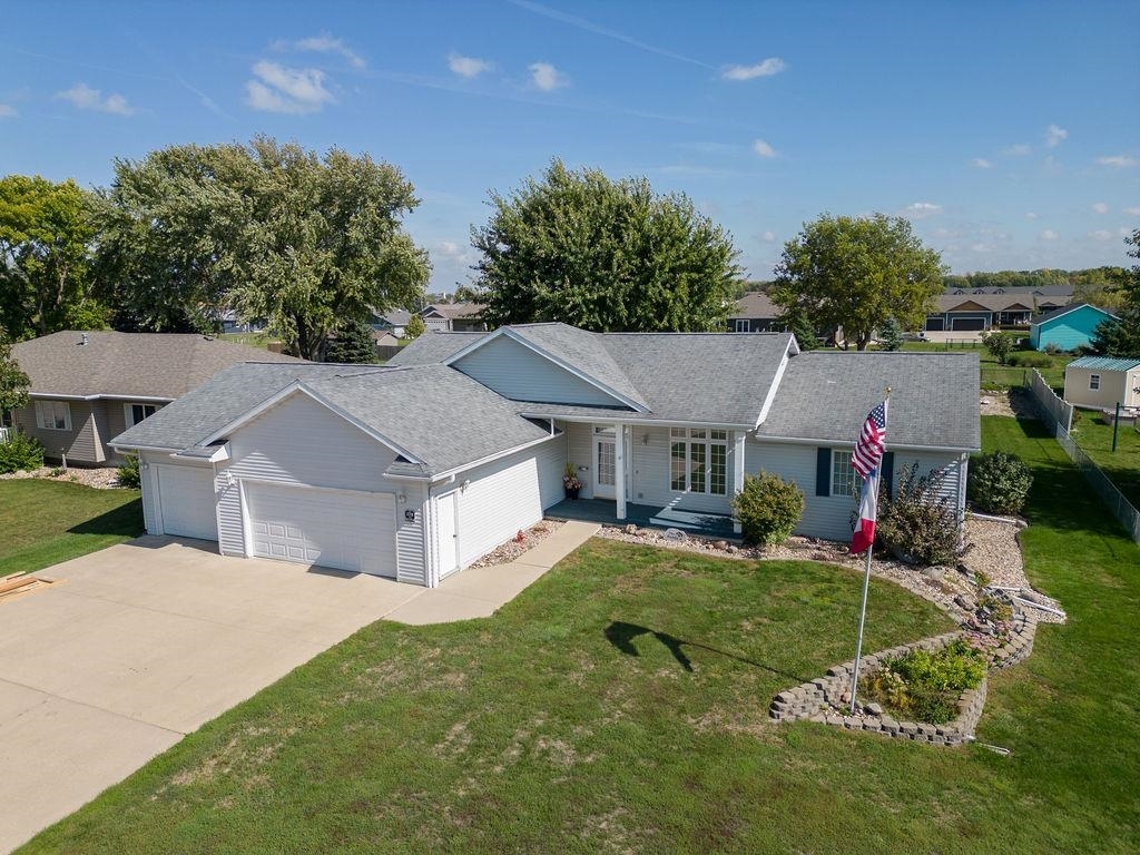 Property Photo:  2701 Zenith Avenue  IA 51360 