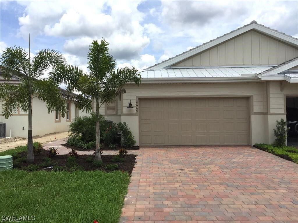 Property Photo:  14667 Edgewater Circle  FL 34114 