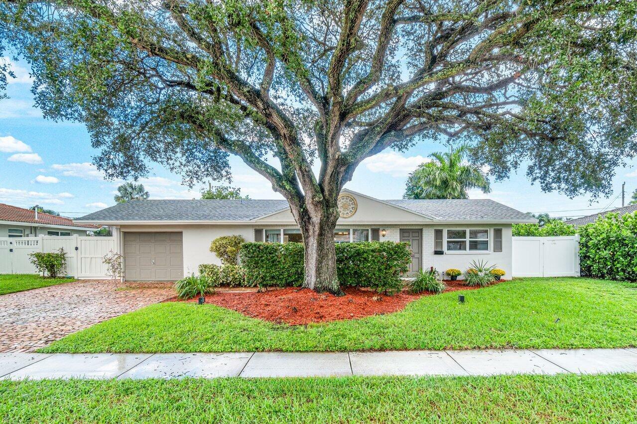 Property Photo:  898 SW 12th Avenue  FL 33486 