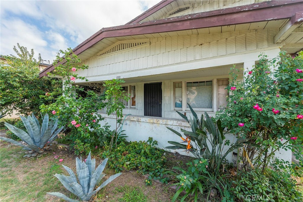 Property Photo:  1024 W Romneya Drive  CA 92801 