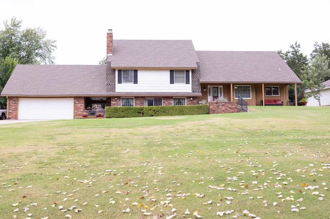 Property Photo:  1304 N Pecan  OK 74604 