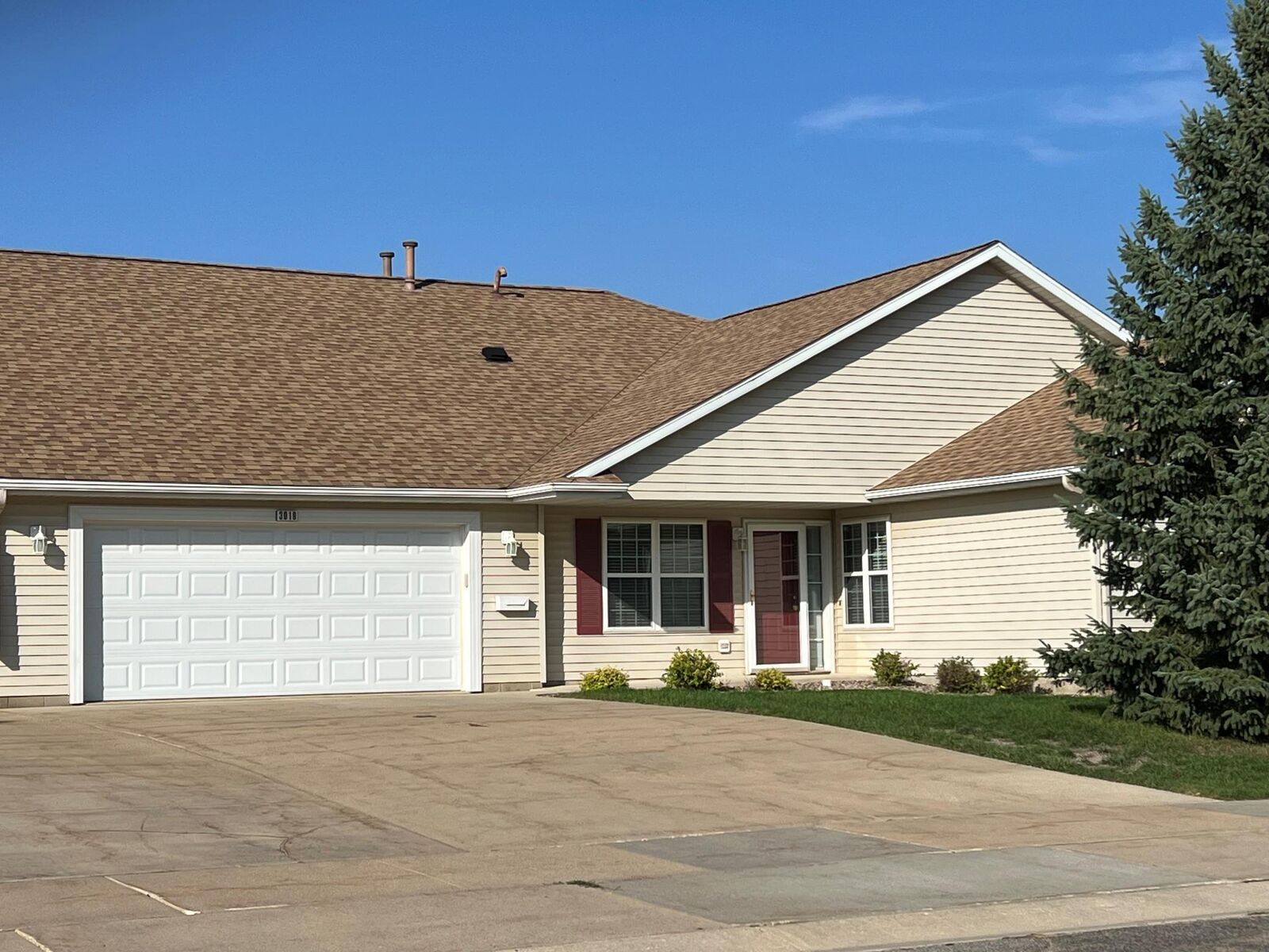 Property Photo:  3019 21st Street NE  MN 55906 