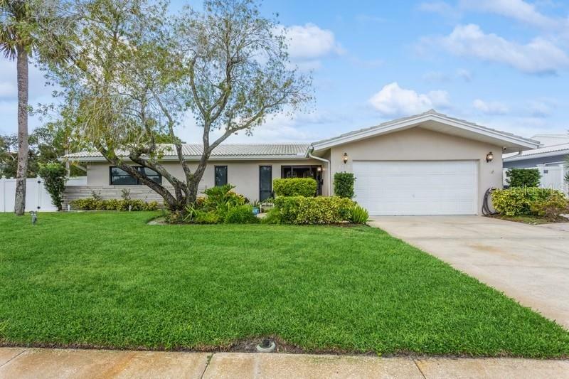 Property Photo: 4702 Shale Place FL 33615
