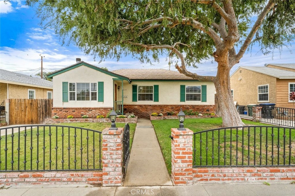 Property Photo:  2035 N Evergreen Street  CA 91505 