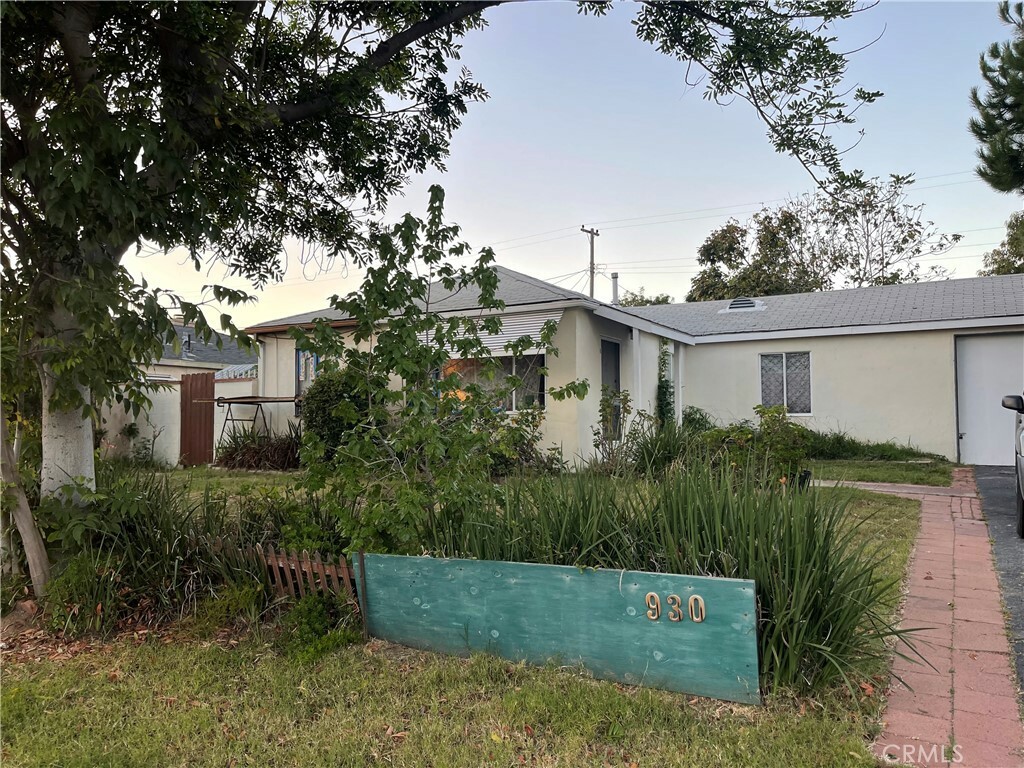 Property Photo:  930 Governor Street  CA 92627 