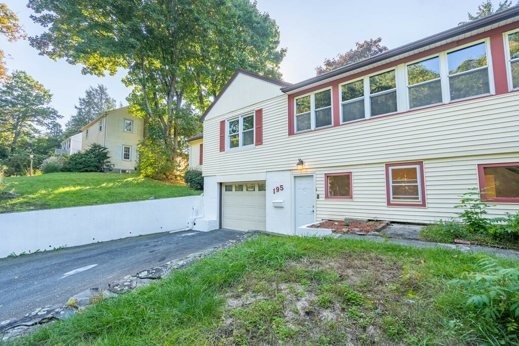 Property Photo:  195 Quinapoxet Ln  MA 01606 