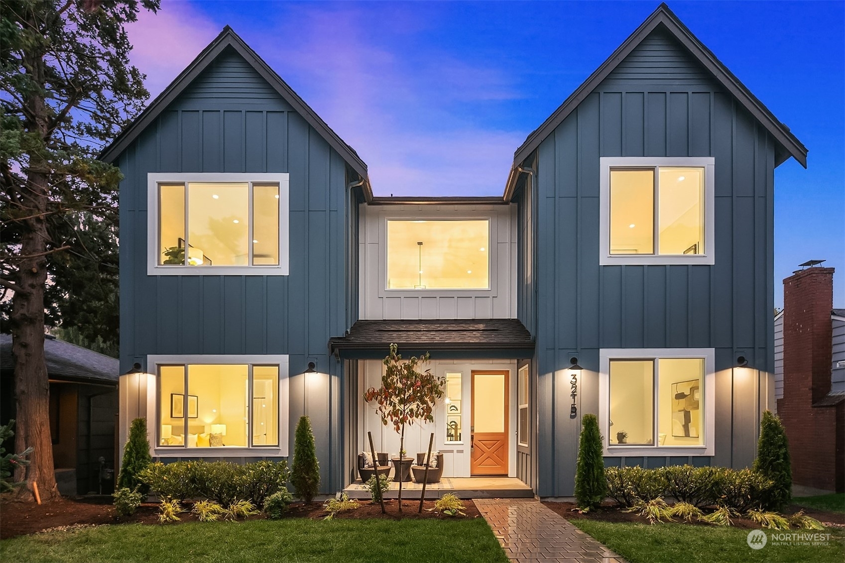 Property Photo: 3215 32nd Avenue W WA 98199