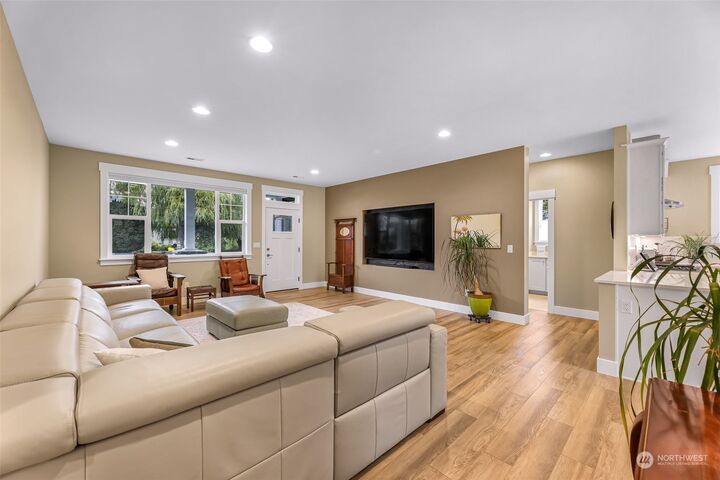 Property Photo: 3037 Birchwood Ave WA 98225