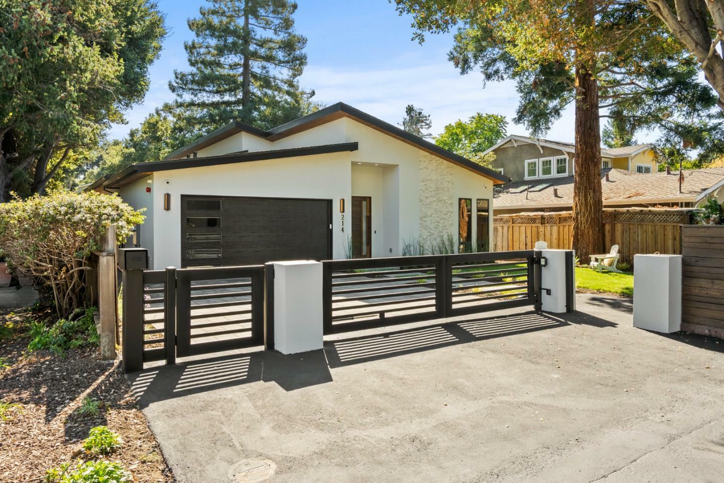 Property Photo:  214 Oak Court  CA 94025 