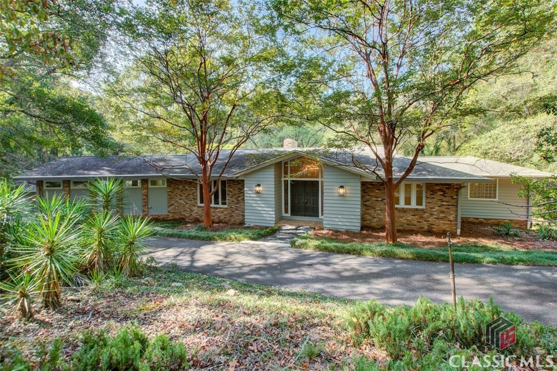 Property Photo:  199 Tanglewood Drive  GA 30606 