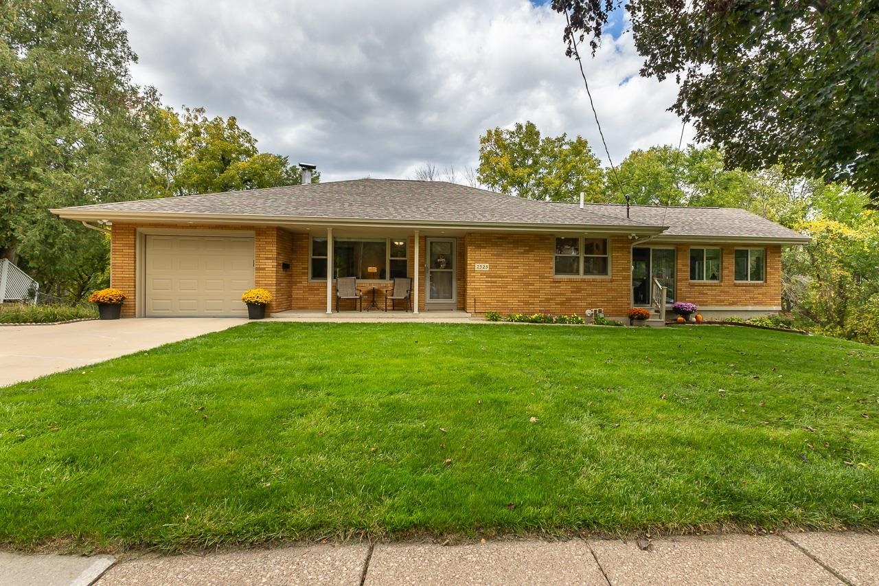 Property Photo:  2325 Coates Street  IA 52003 