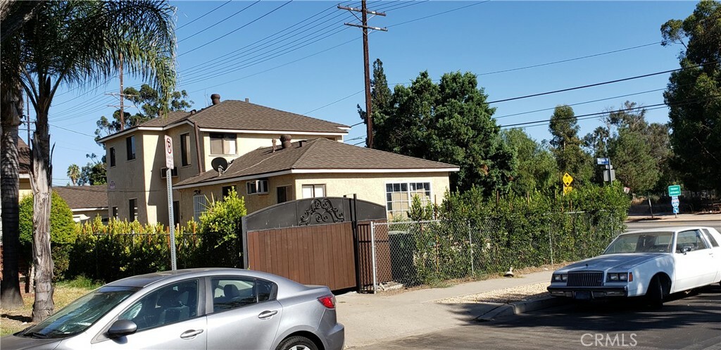 Property Photo:  15733 Victory Boulevard  CA 91406 