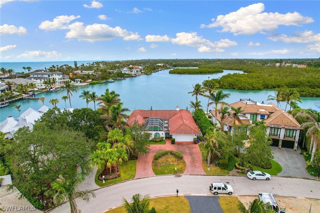 Property Photo:  7 Sabre Lane  FL 34102