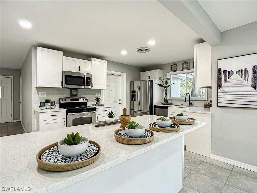 Property Photo:  107 Palm Tree Lane  FL 33905 