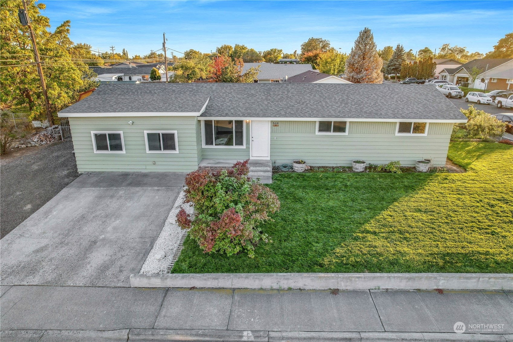 Property Photo:  604 S Sycamore Street  WA 98837 