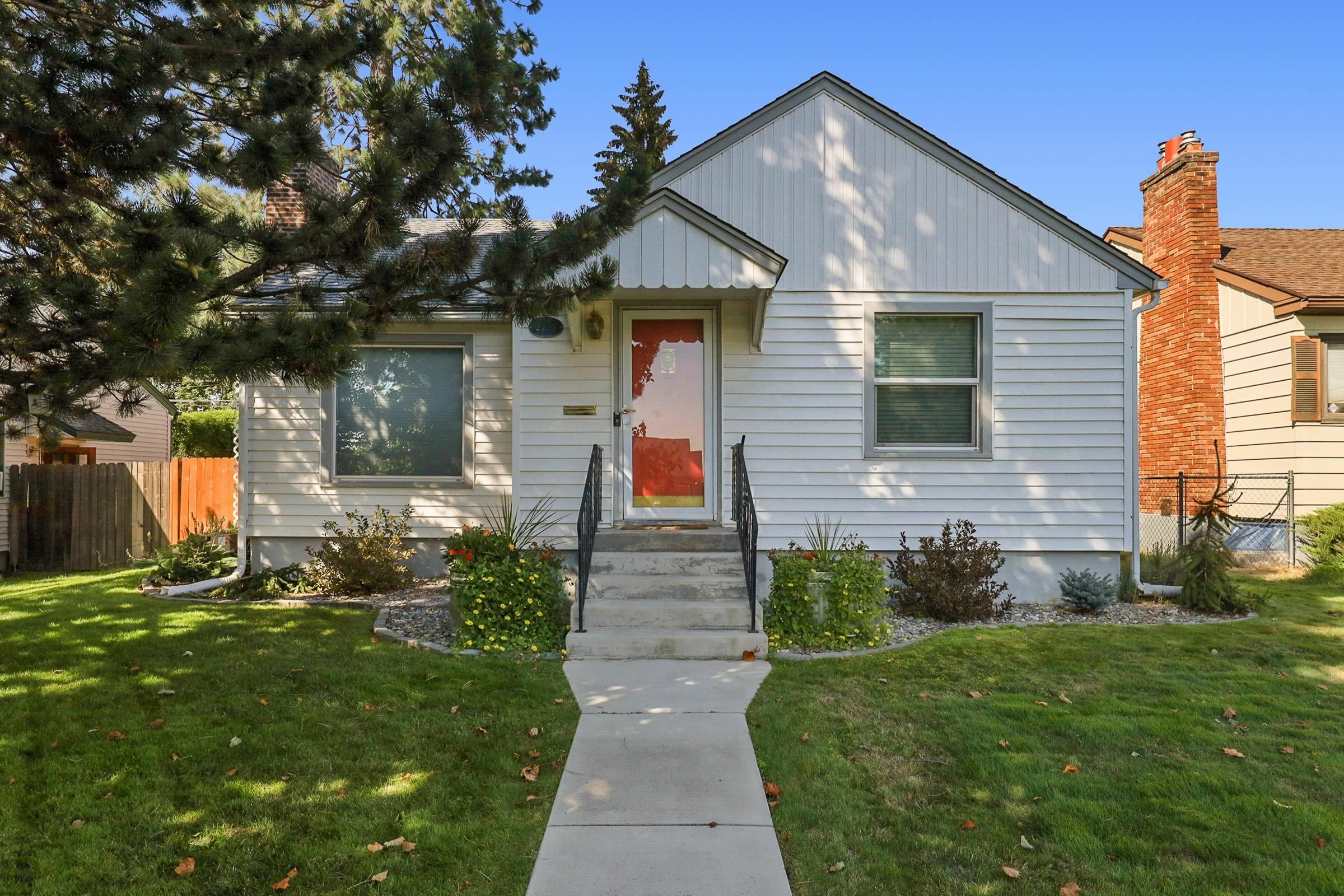 Property Photo:  2408 W Courtland Ave  WA 99205 