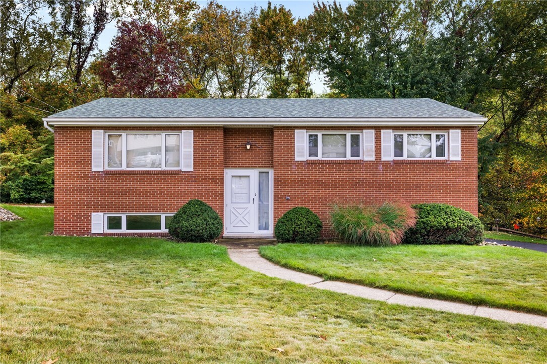 Property Photo:  2535 College Park Rd  PA 15101 