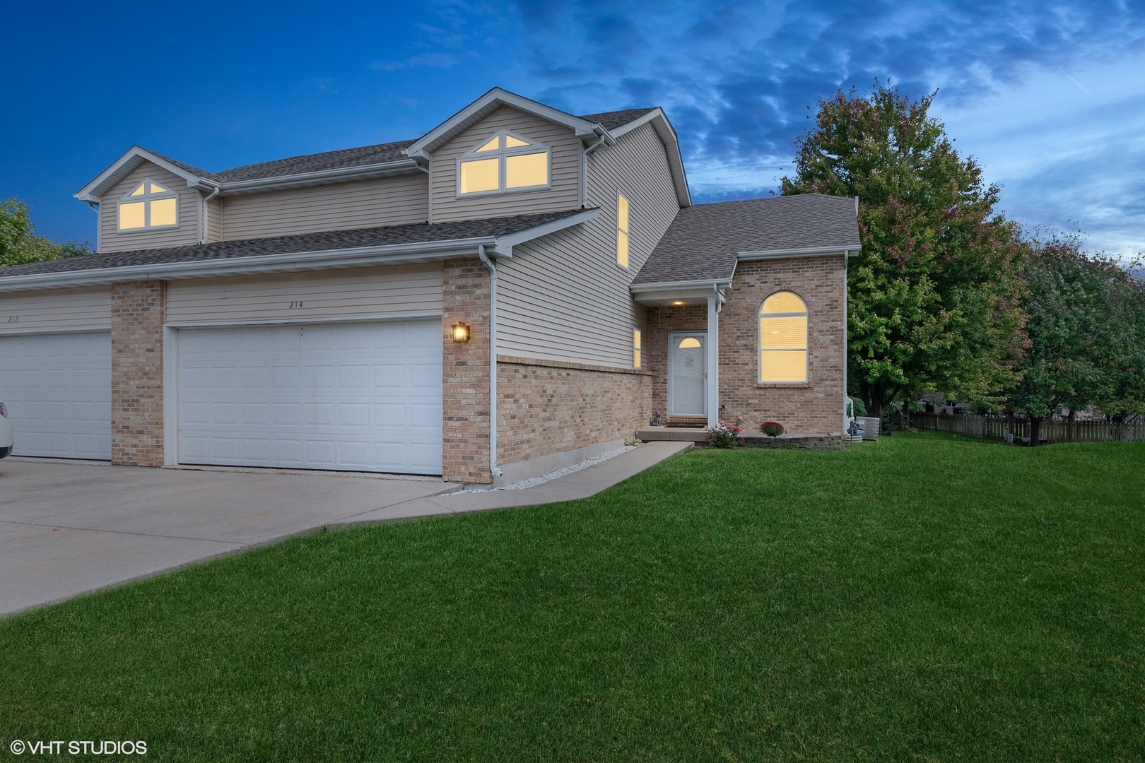 Property Photo: 214 S Raven Road 209 IL 60404