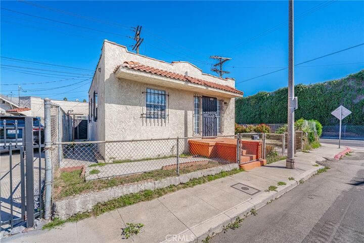 Property Photo:  423 W 63rd Place  CA 90003 