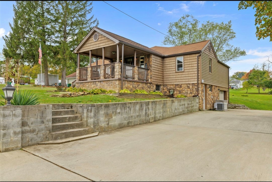 Property Photo: 5324 Colonial Ave PA 16001